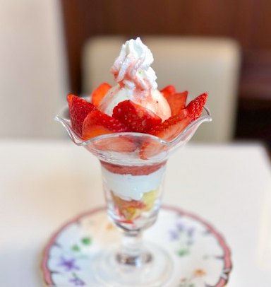苺パフェ